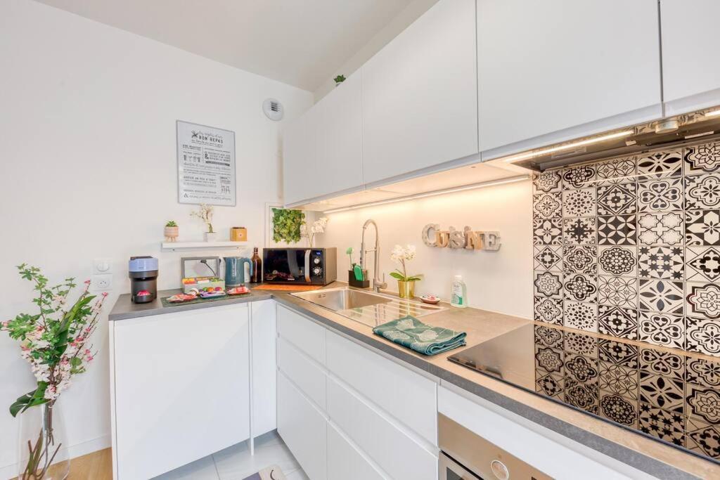 Easy Paris Visit Metro & Parking Apartman Saint-Ouen  Kültér fotó